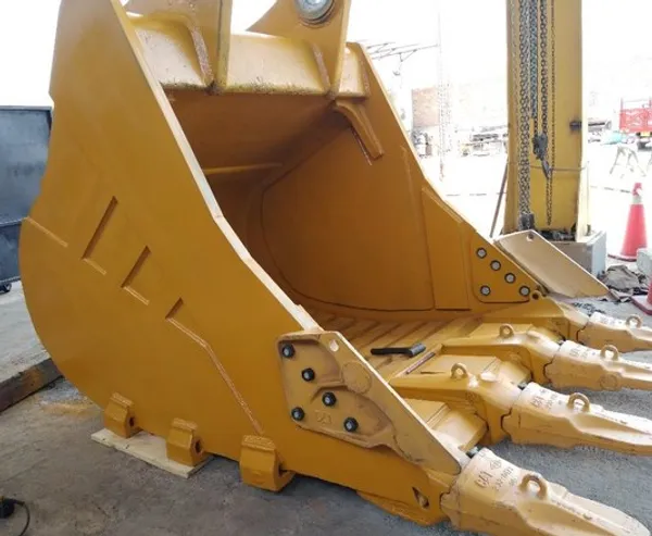 Reparación y blindaje de cucharón – Excavadora 390F